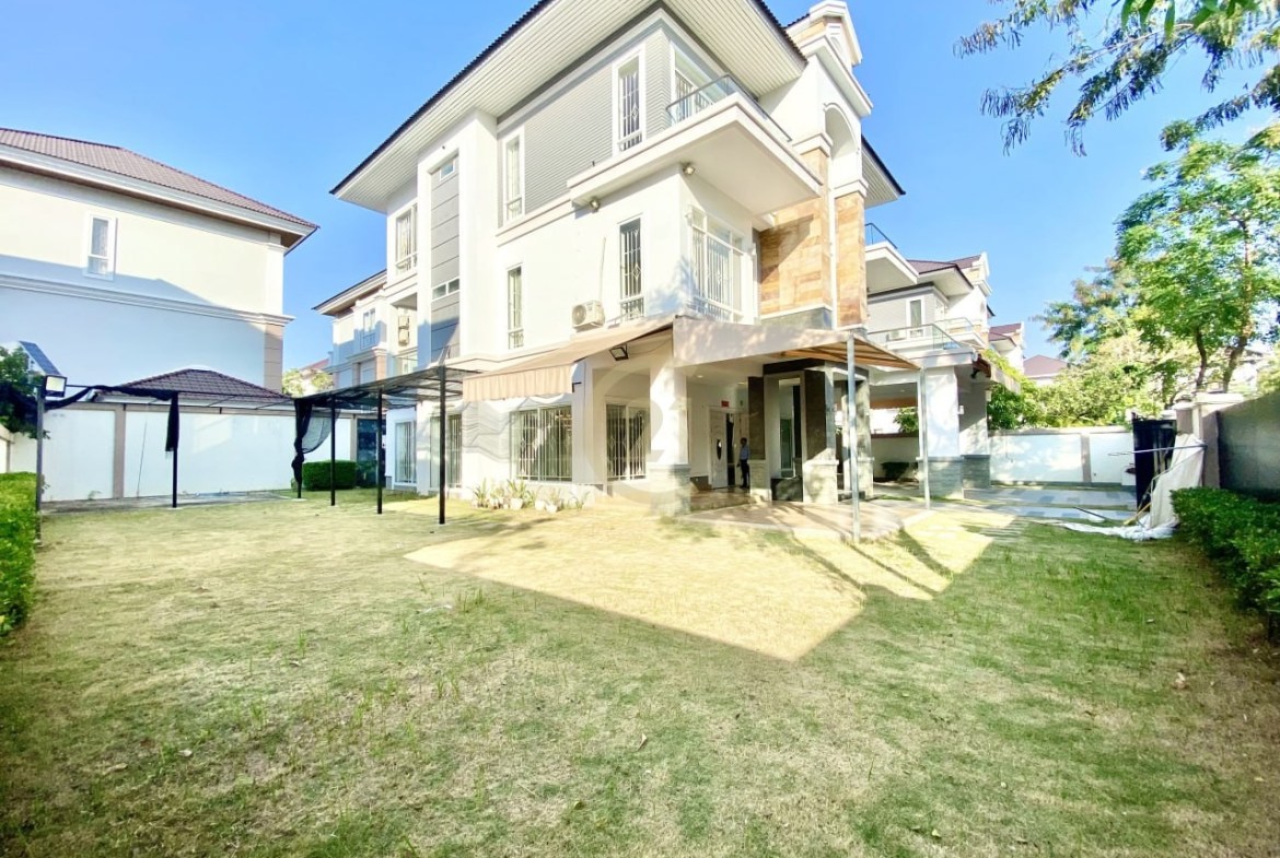 Borey Peng Huoth Beong Snor | Queen Villa For Rent