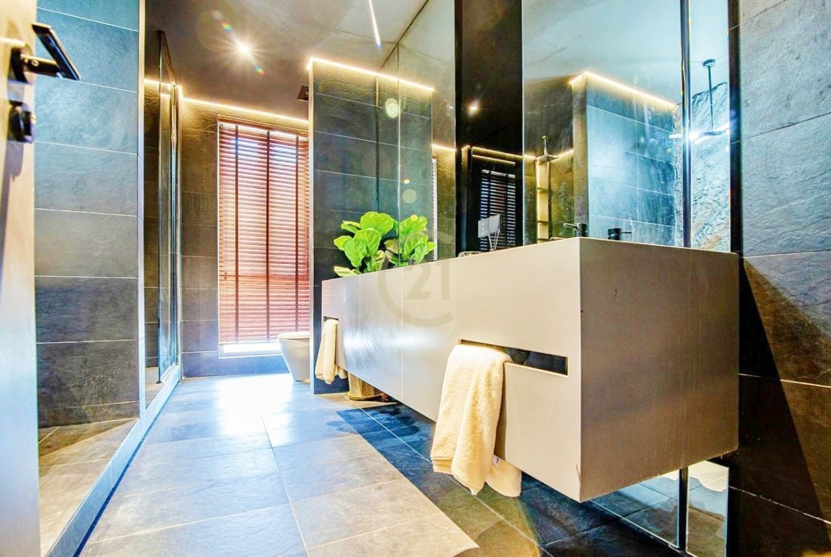 WESTERN TWO BEDROOM FOR RENT