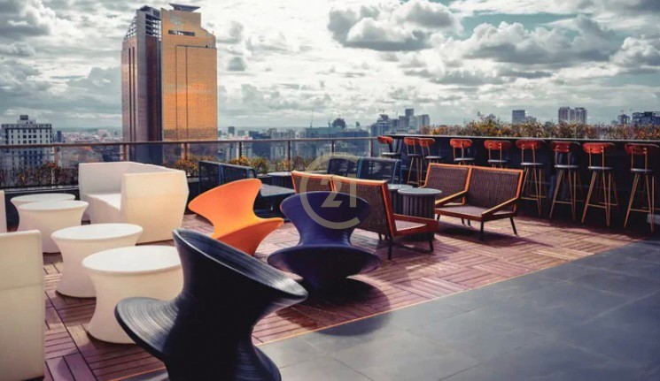 Modern Studio condo for rent at M Residence