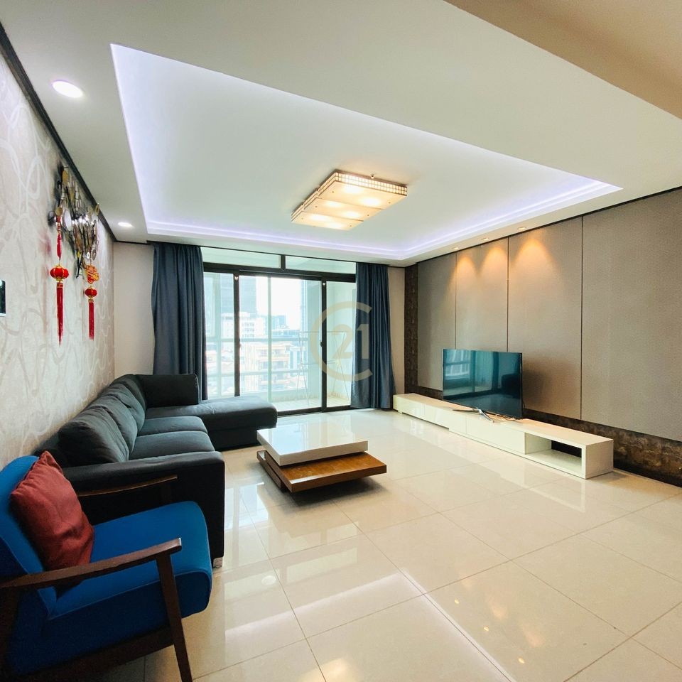 LUXERY THREE BEDROOM FOR RENT