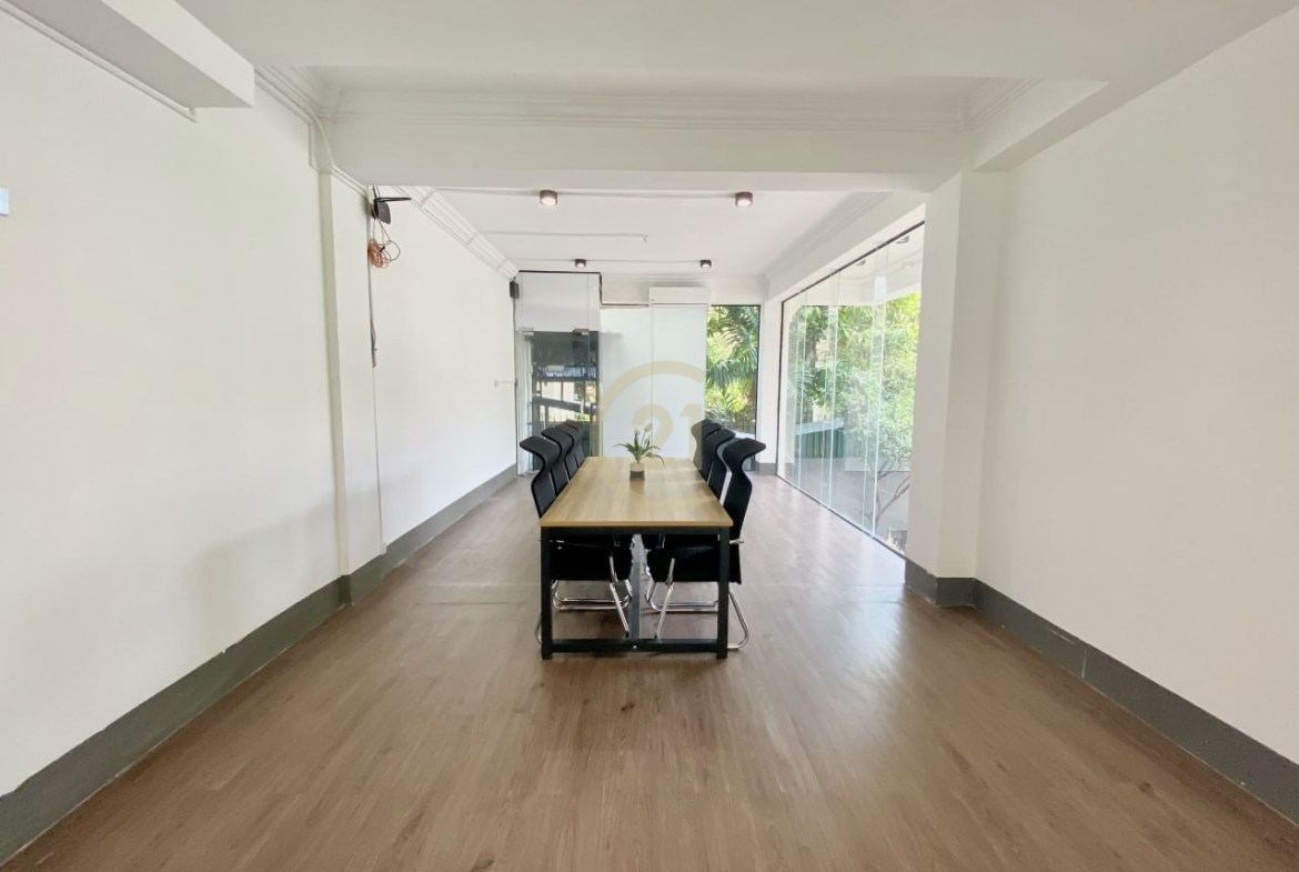 NICE OFFICE SPACE FOR RENT