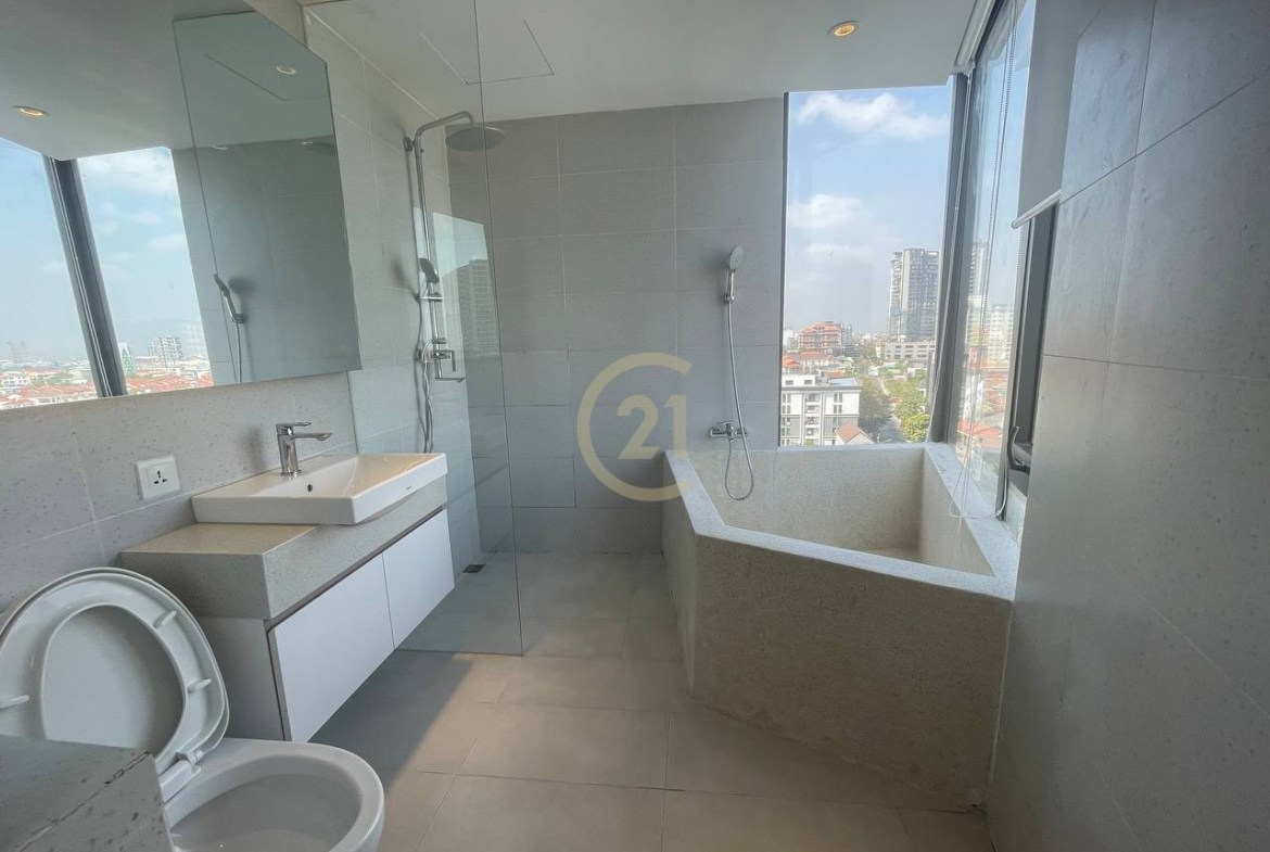 LUXERY THREE BEDROOM FOR RENT
