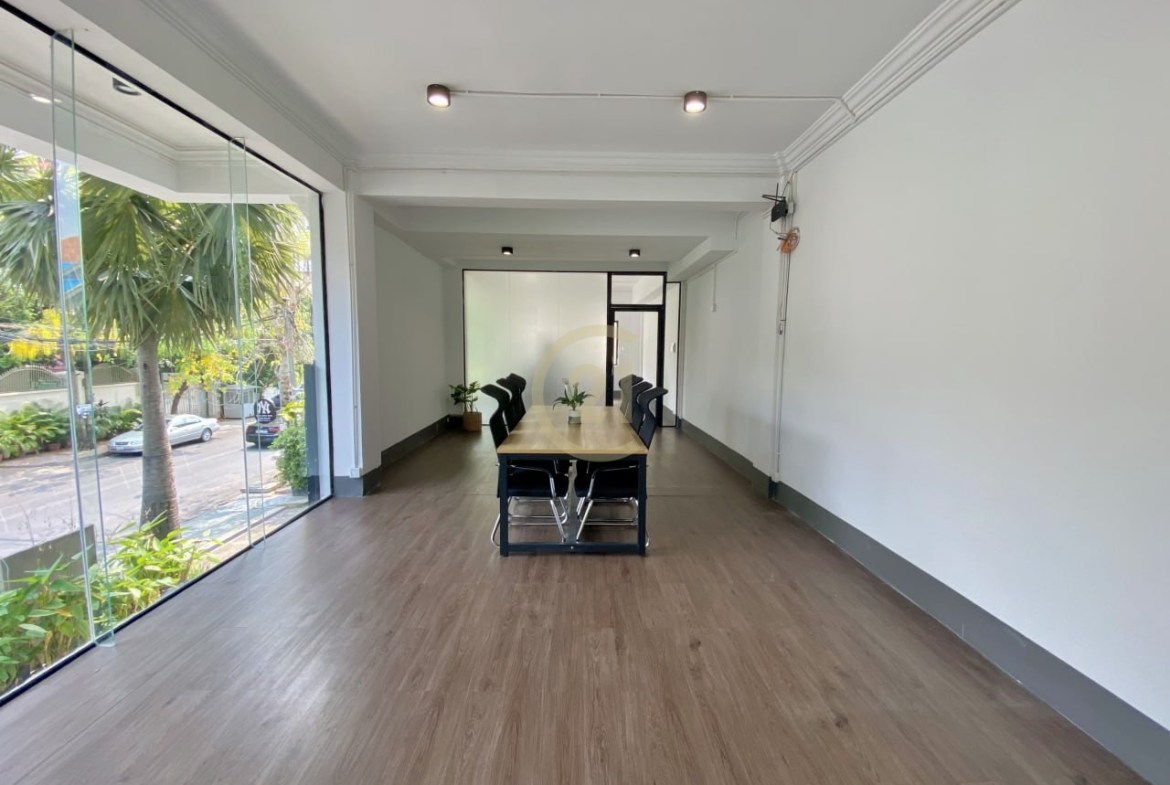 NICE OFFICE SPACE FOR RENT