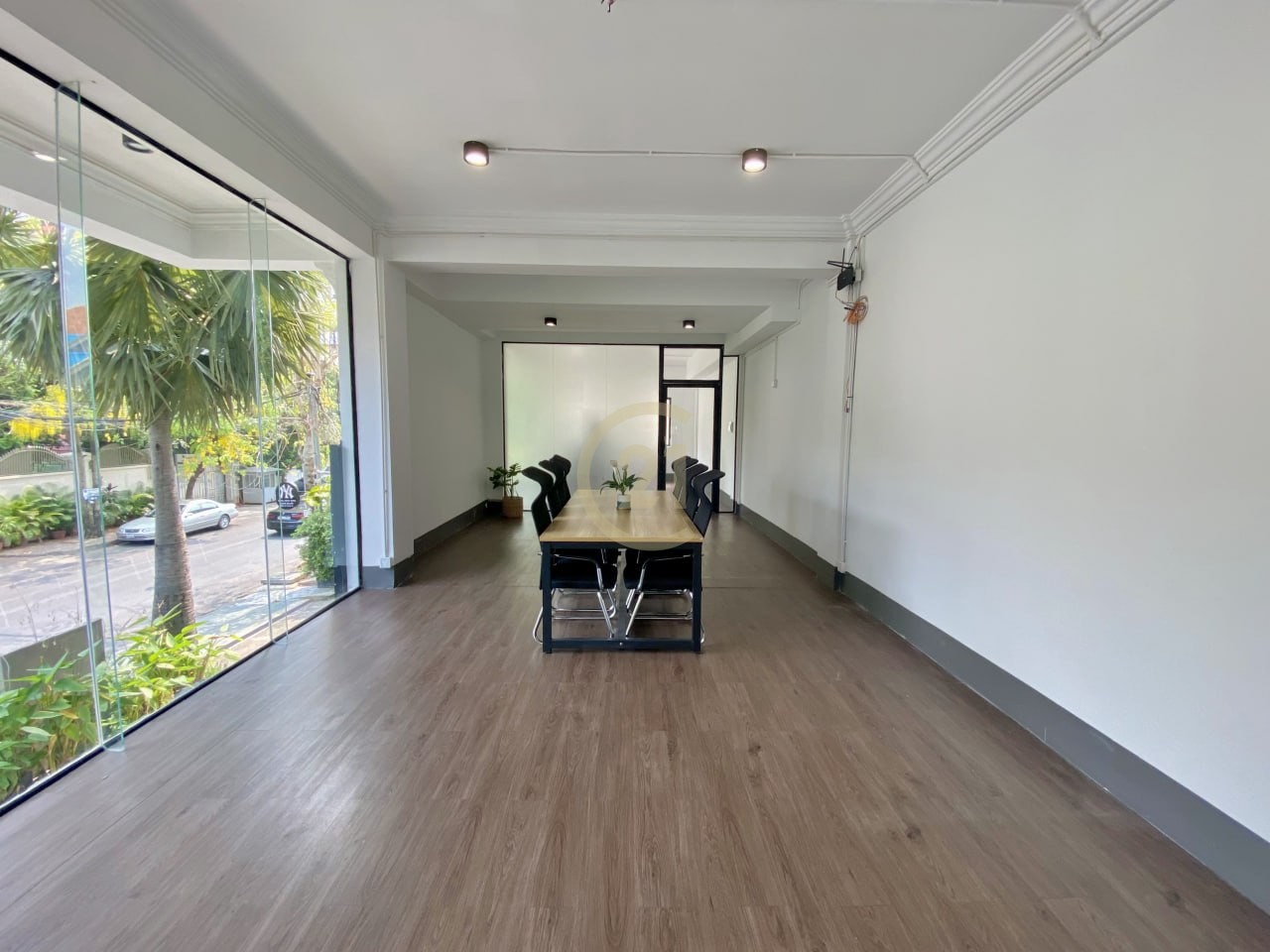 NICE OFFICE SPACE FOR RENT