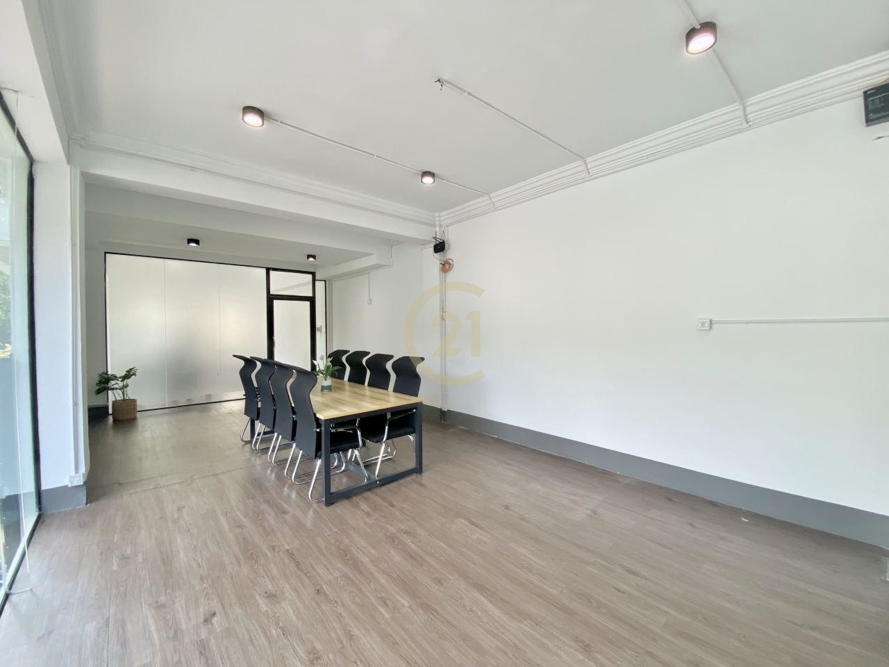 NICE OFFICE SPACE FOR RENT