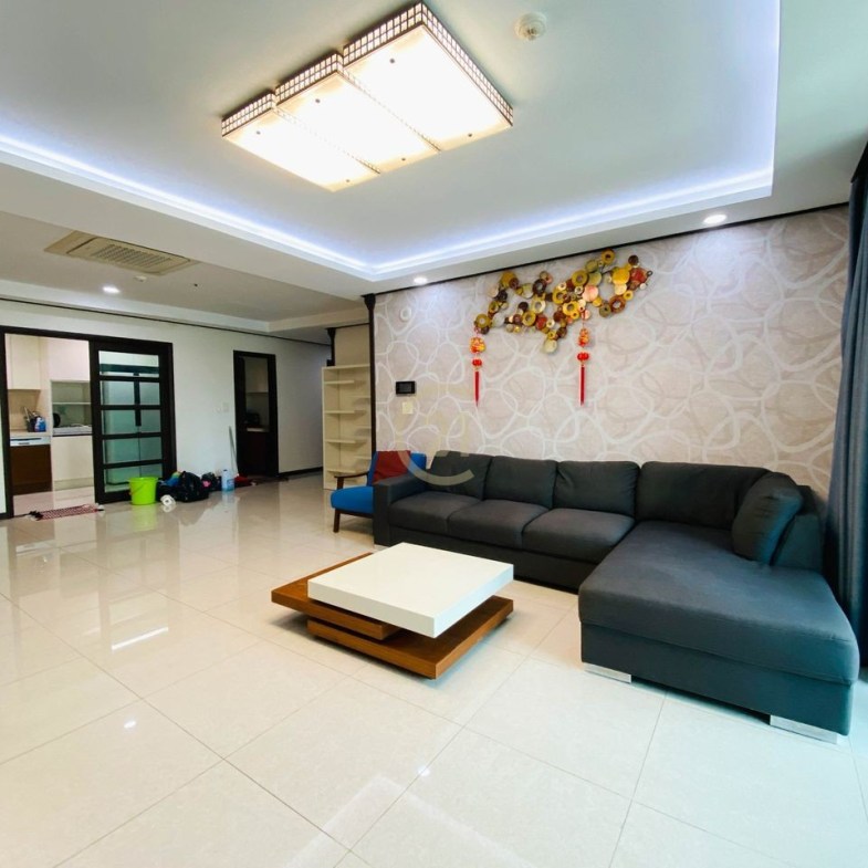 LUXERY THREE BEDROOM FOR RENT