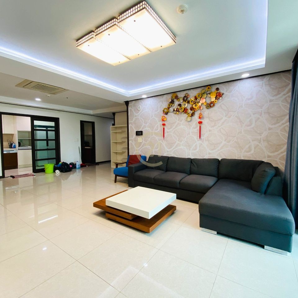 LUXERY THREE BEDROOM FOR RENT