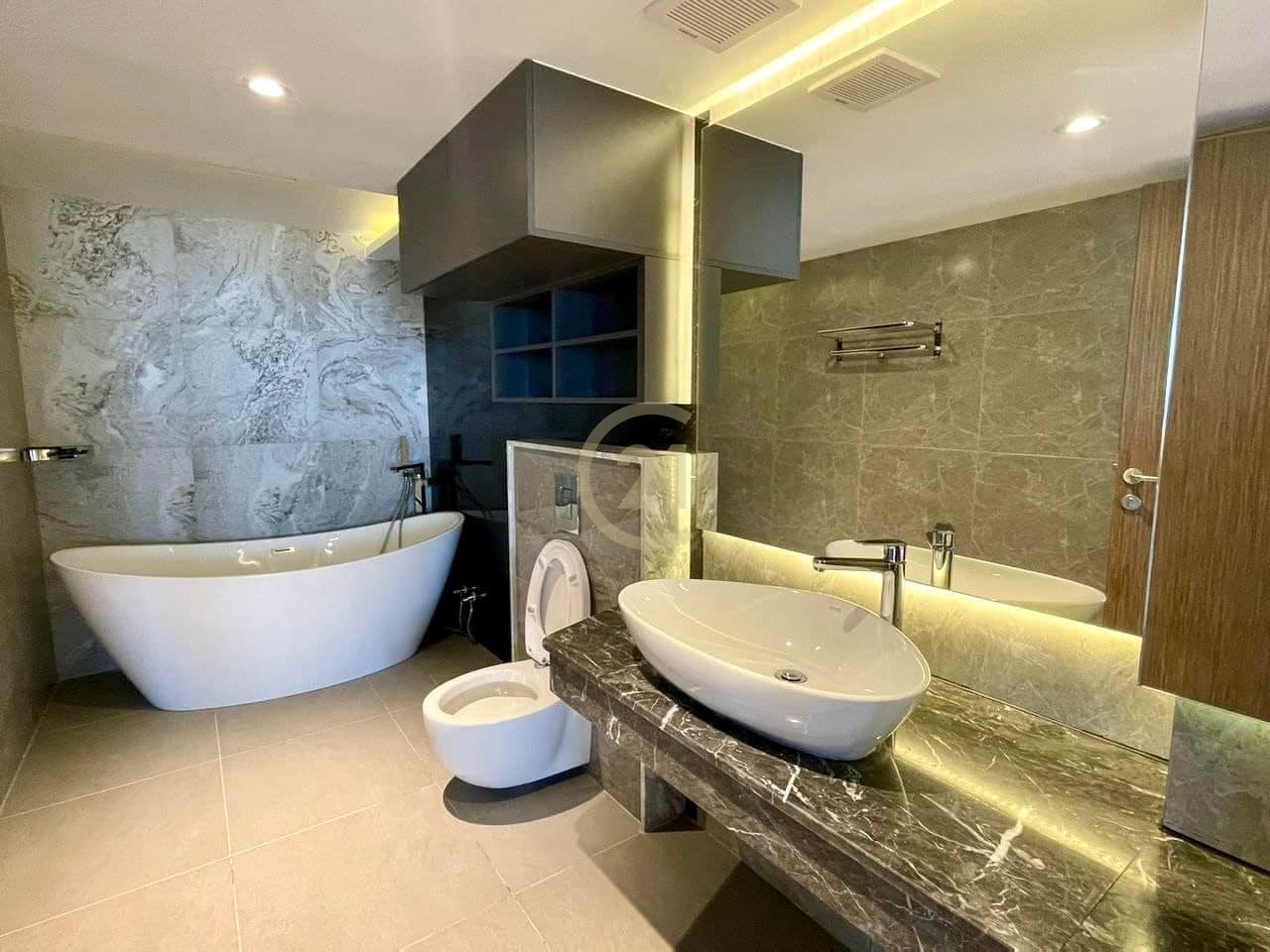 Penthouse four bedroom for rent with fully furnished