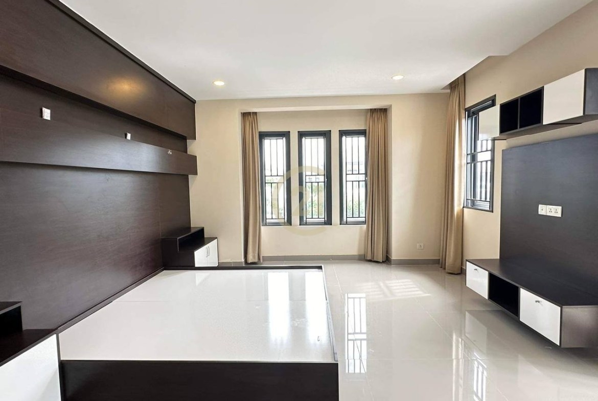Queen Villa for Sale Borey Chip Mong 271