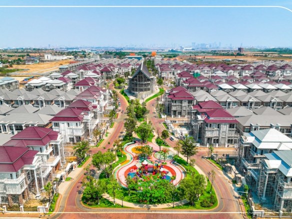 Queen villa for sale near aeon 3