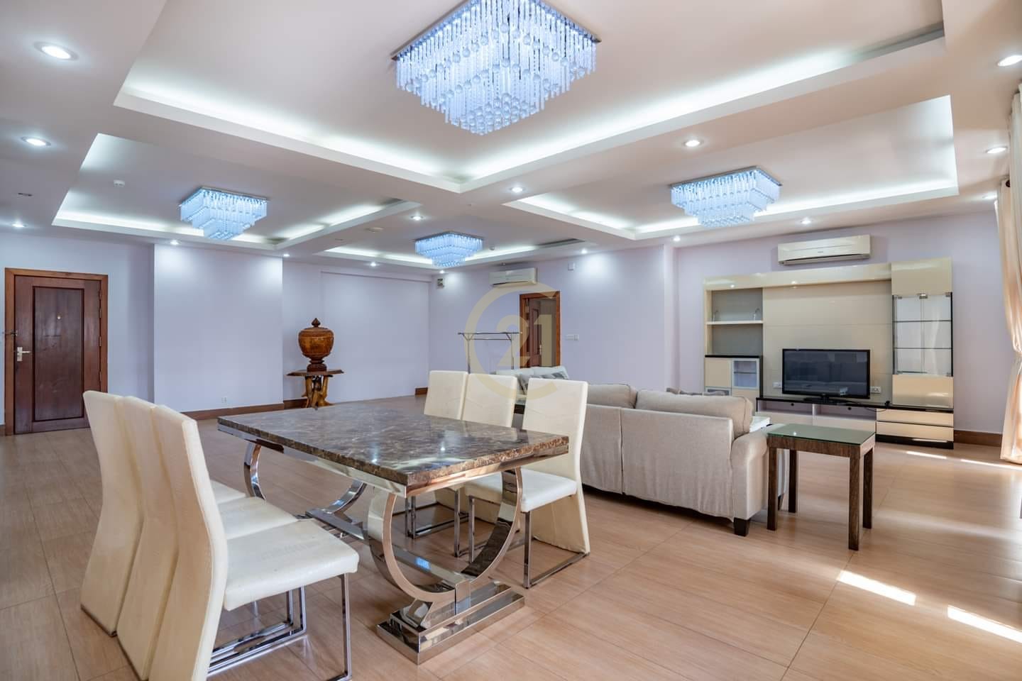 Serviced Apt available for lease with fully furnished