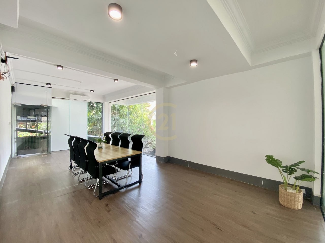 NICE OFFICE SPACE FOR RENT
