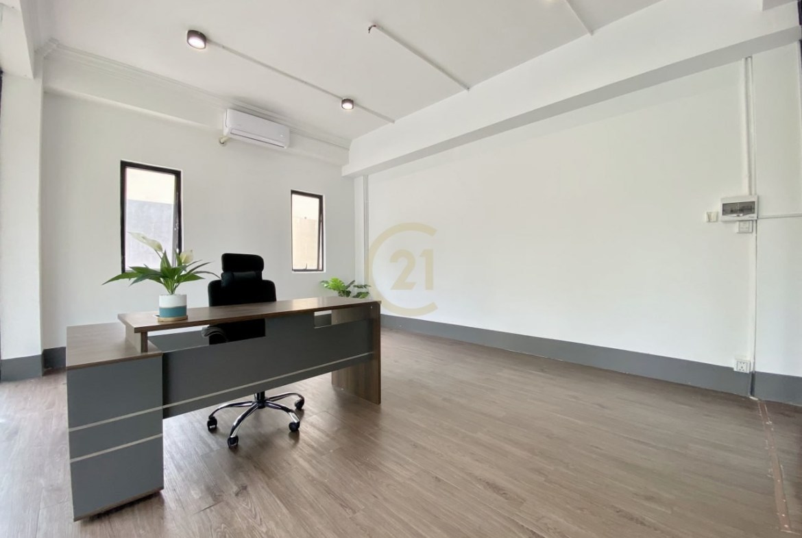 NICE OFFICE SPACE FOR RENT