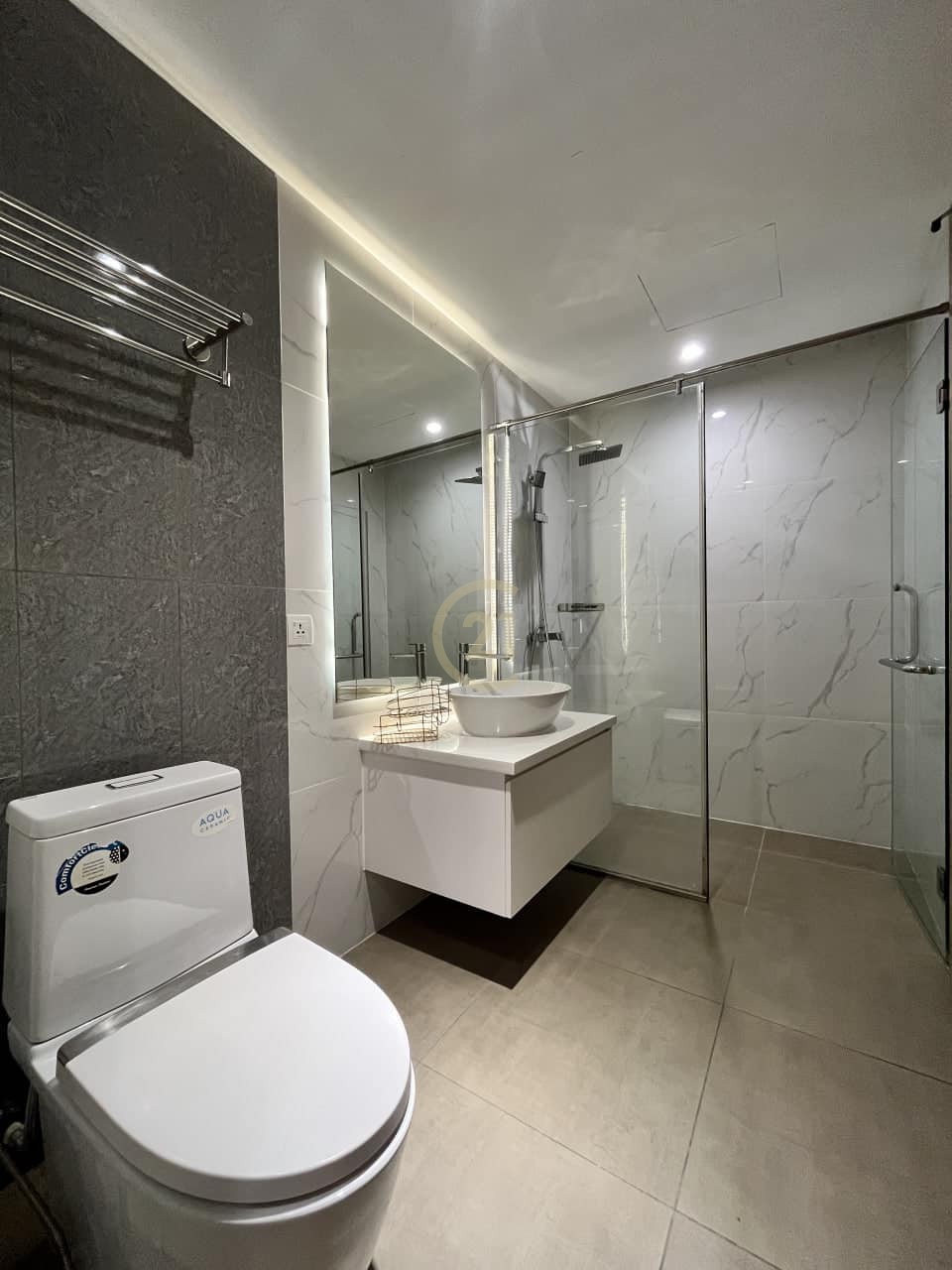 6 MODERN TWO BEDROOM FOR RENT