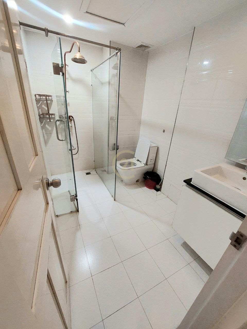 7 LUXERY THREE BEDROOM FOR RENT