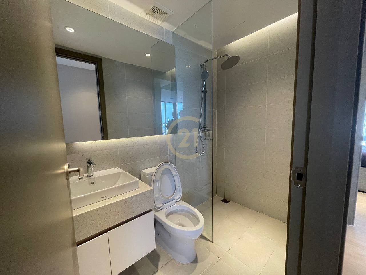 LUXERY THREE BEDROOM FOR RENT