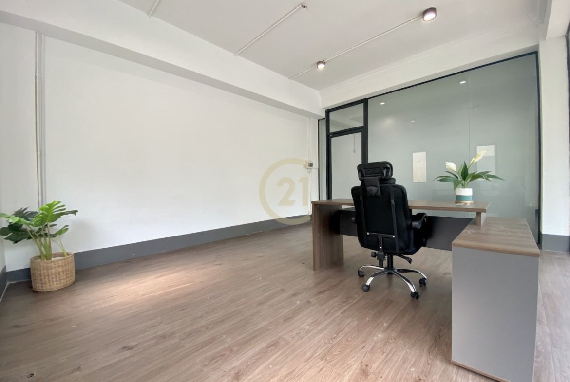 NICE OFFICE SPACE FOR RENT
