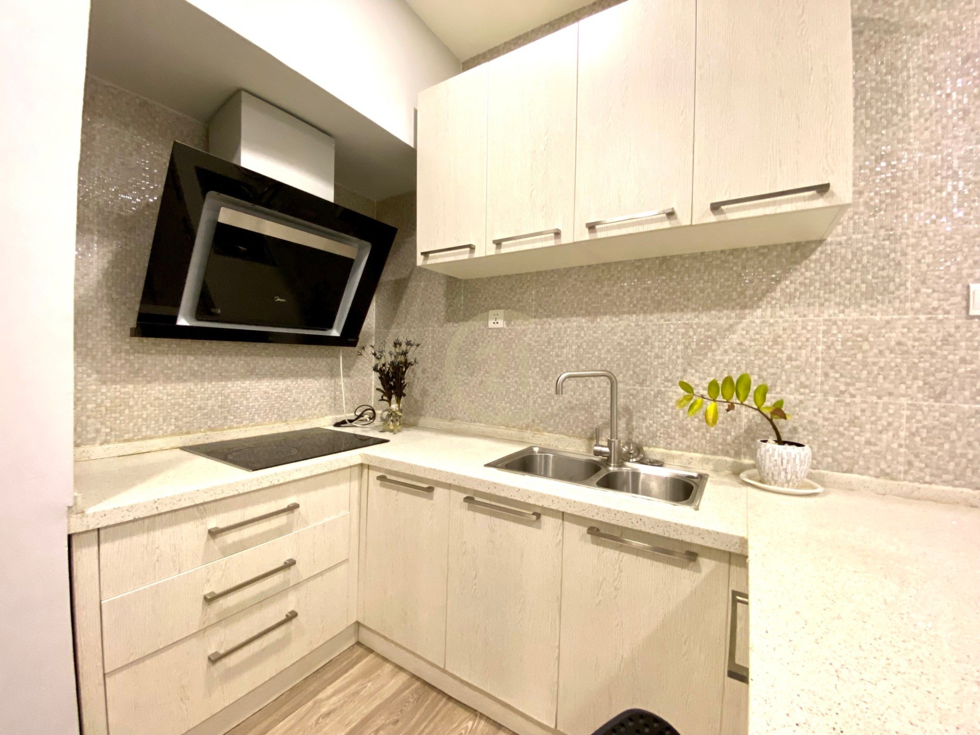 889DDF8D-117E-4469-9877-05A72084ADA6 Luxury Two bedroom for rent in bKK1
