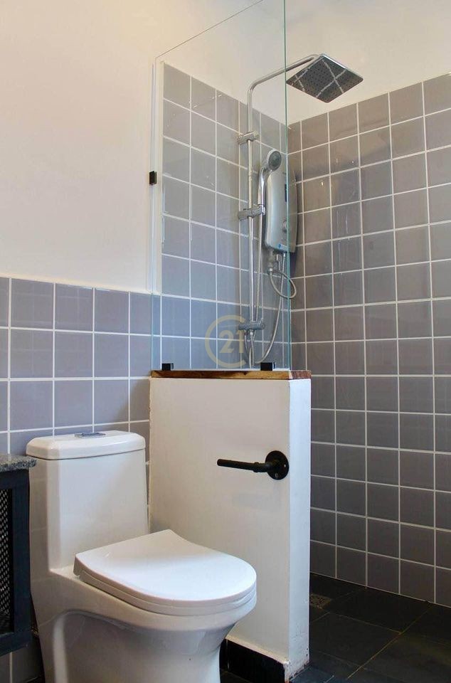 9 RENOVATE THREE BEDROOM FOR RENT