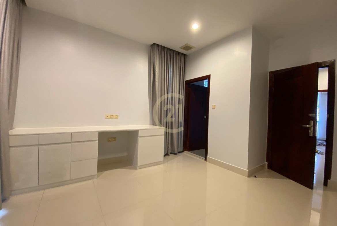 Luxury Villa for rent at Peng Hout near aeon 2