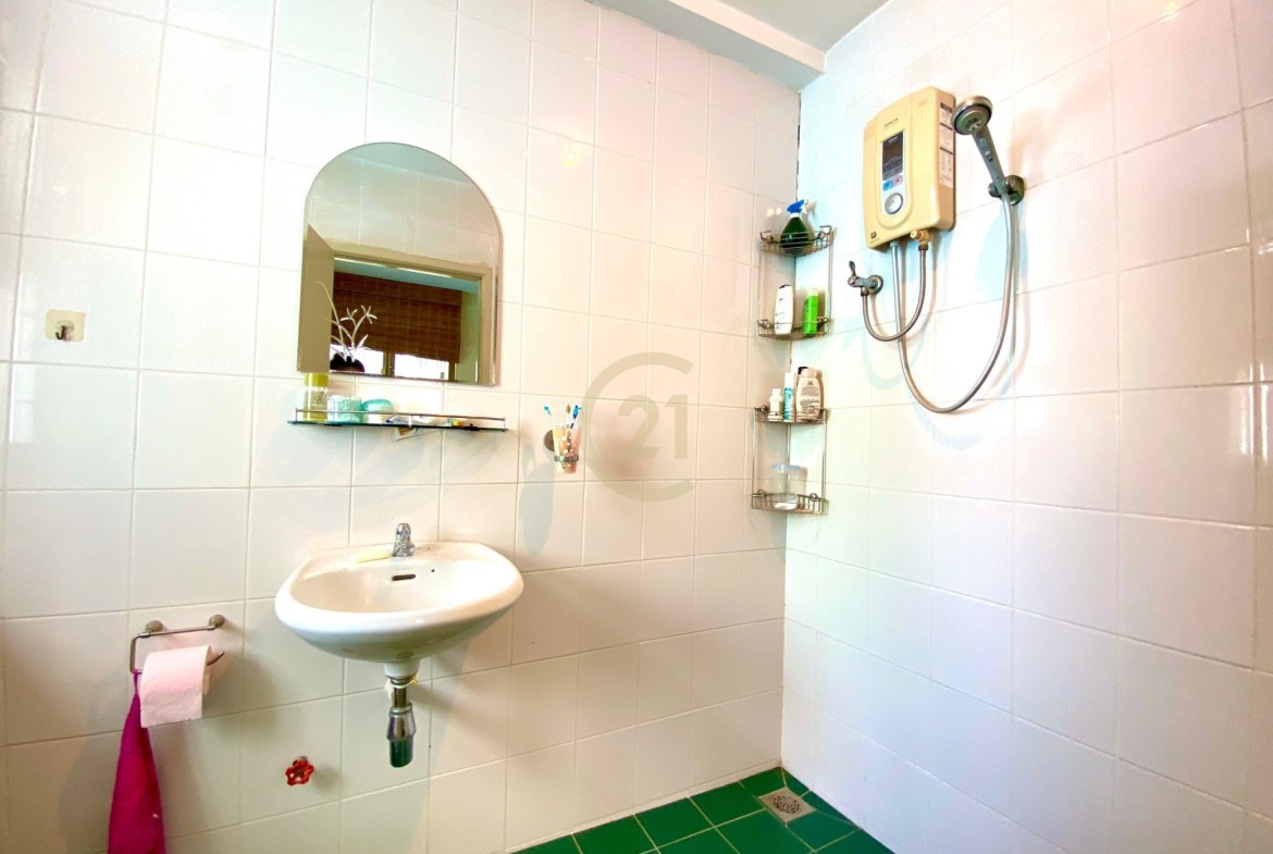 Townhouse two bedroom for rent at duan penh