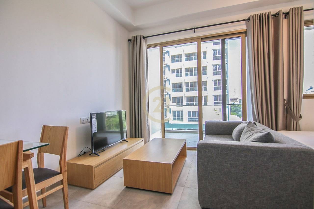 Brand new studio room for rent on street 2004
