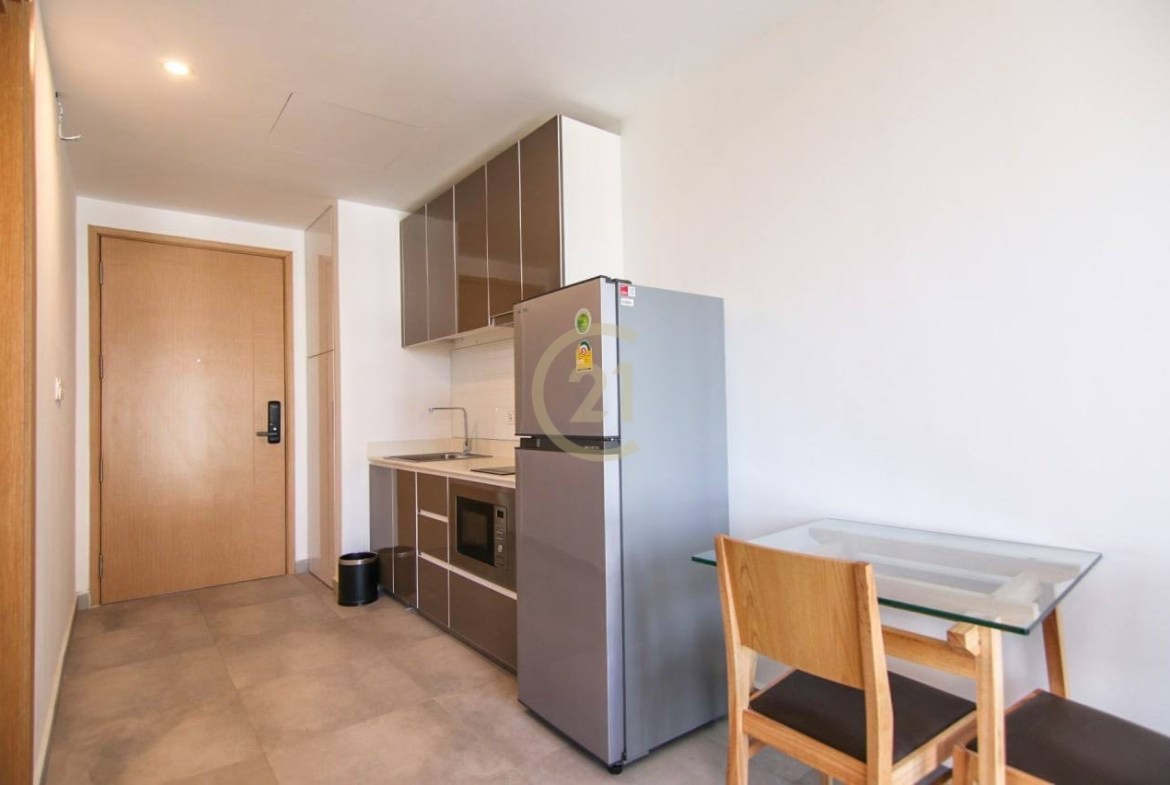 Brand new studio room for rent on street 2004