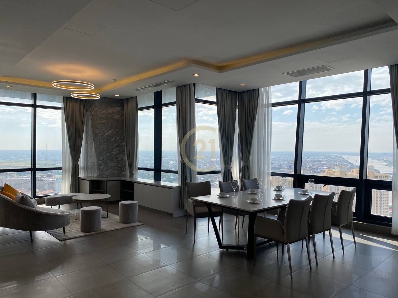 Four bedroom for rent at Sky Villa