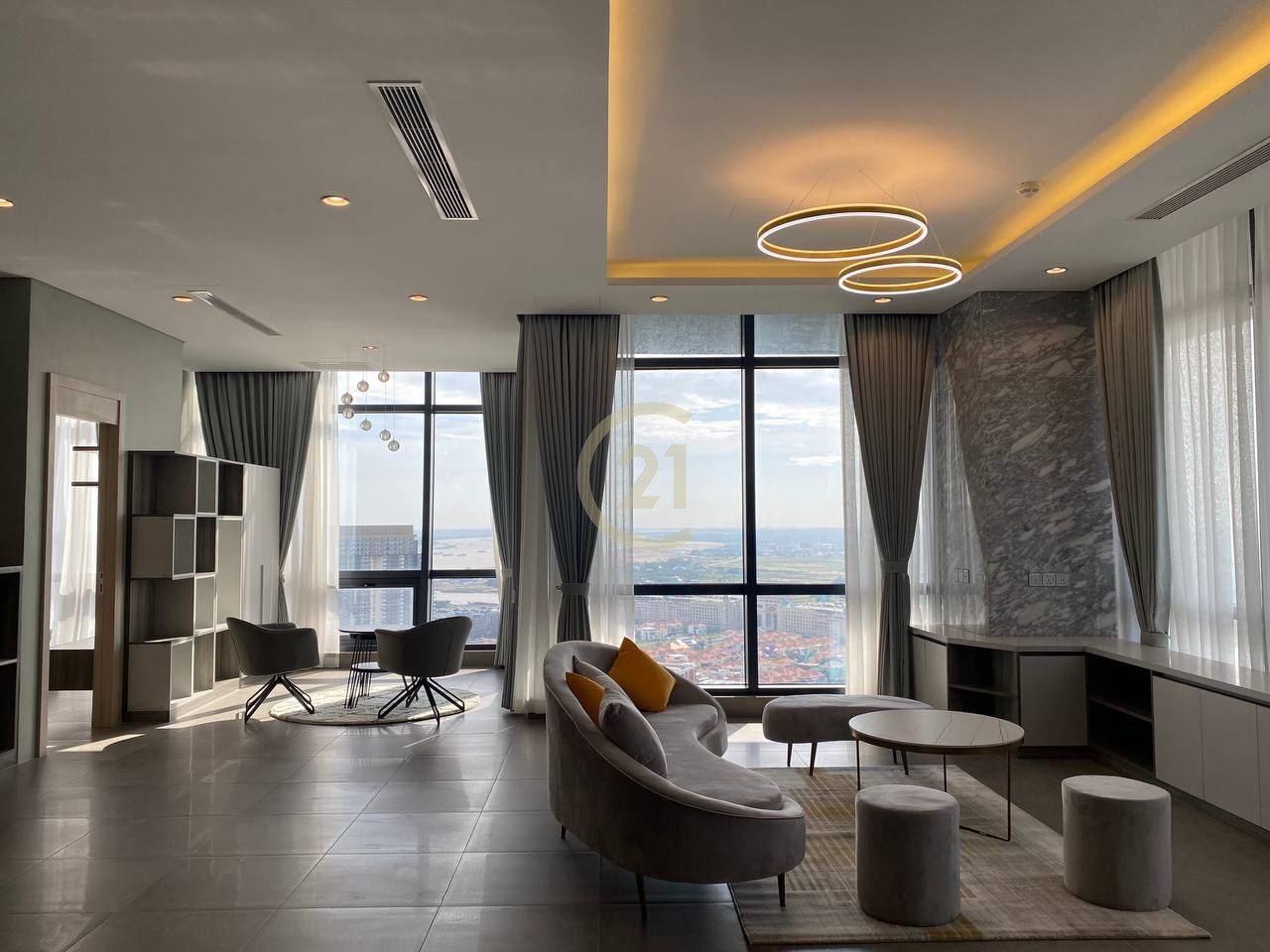 Four bedroom for rent at Sky Villa