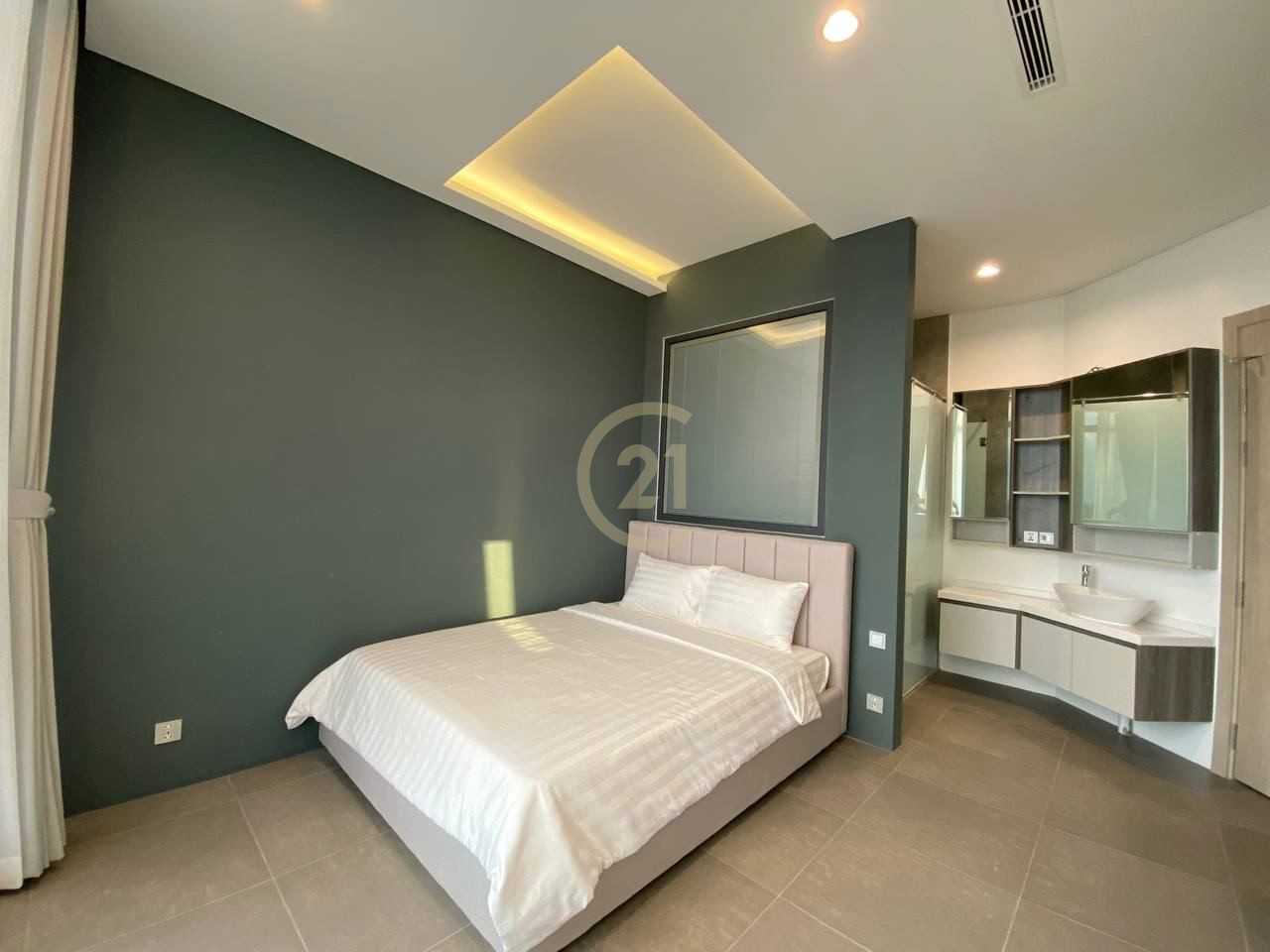Four bedroom for rent at Sky Villa