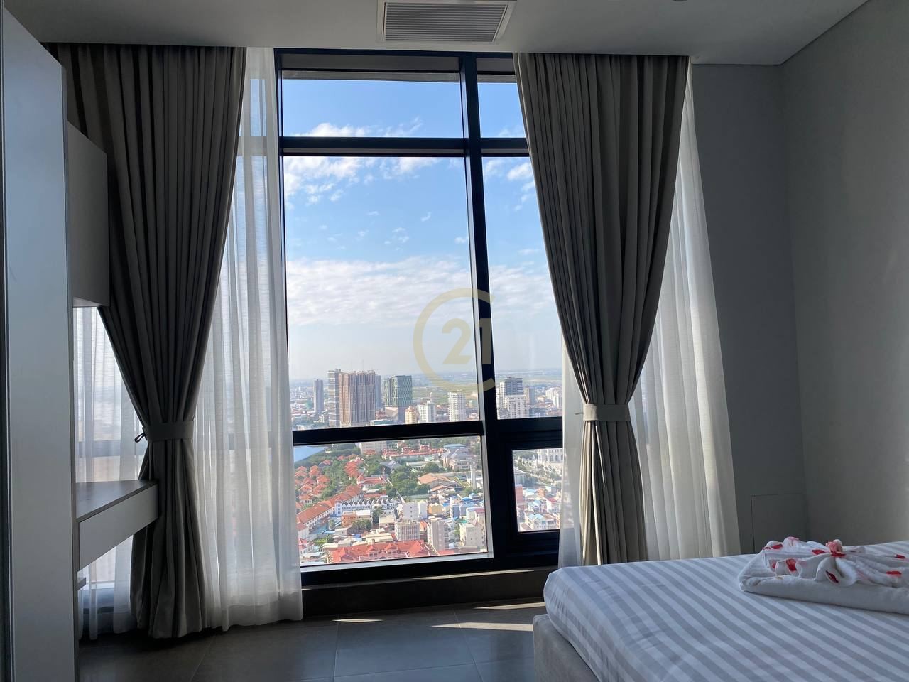 Four bedroom for rent at Sky Villa