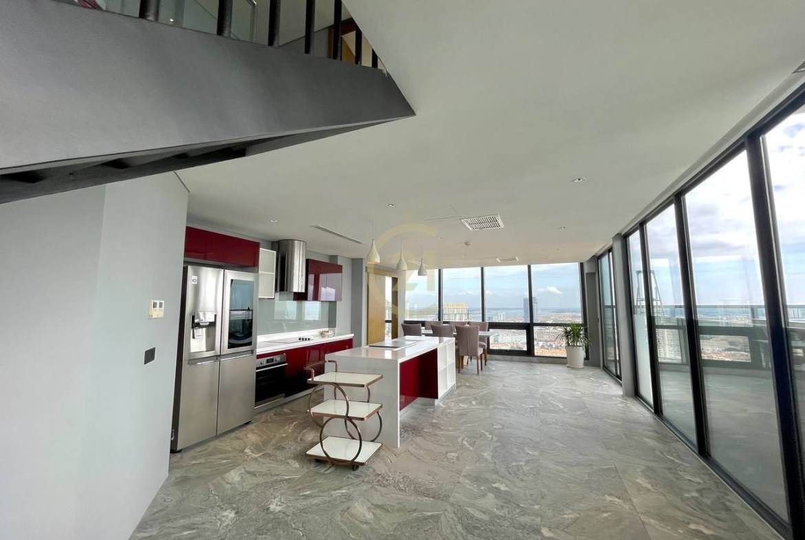 Penthouse 5 bedroom for sale at Aeon1 supermarket