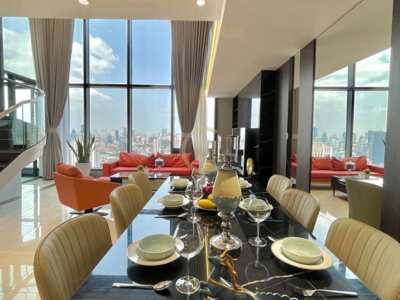 Luxury Penthouse With Higher Floor and Stunning