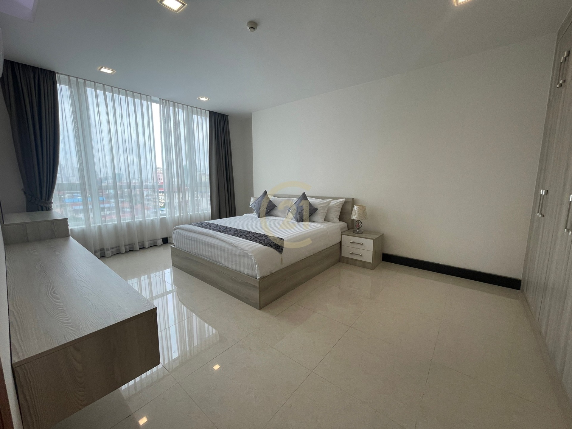 Spacious 2 Bedroom Available BKK3