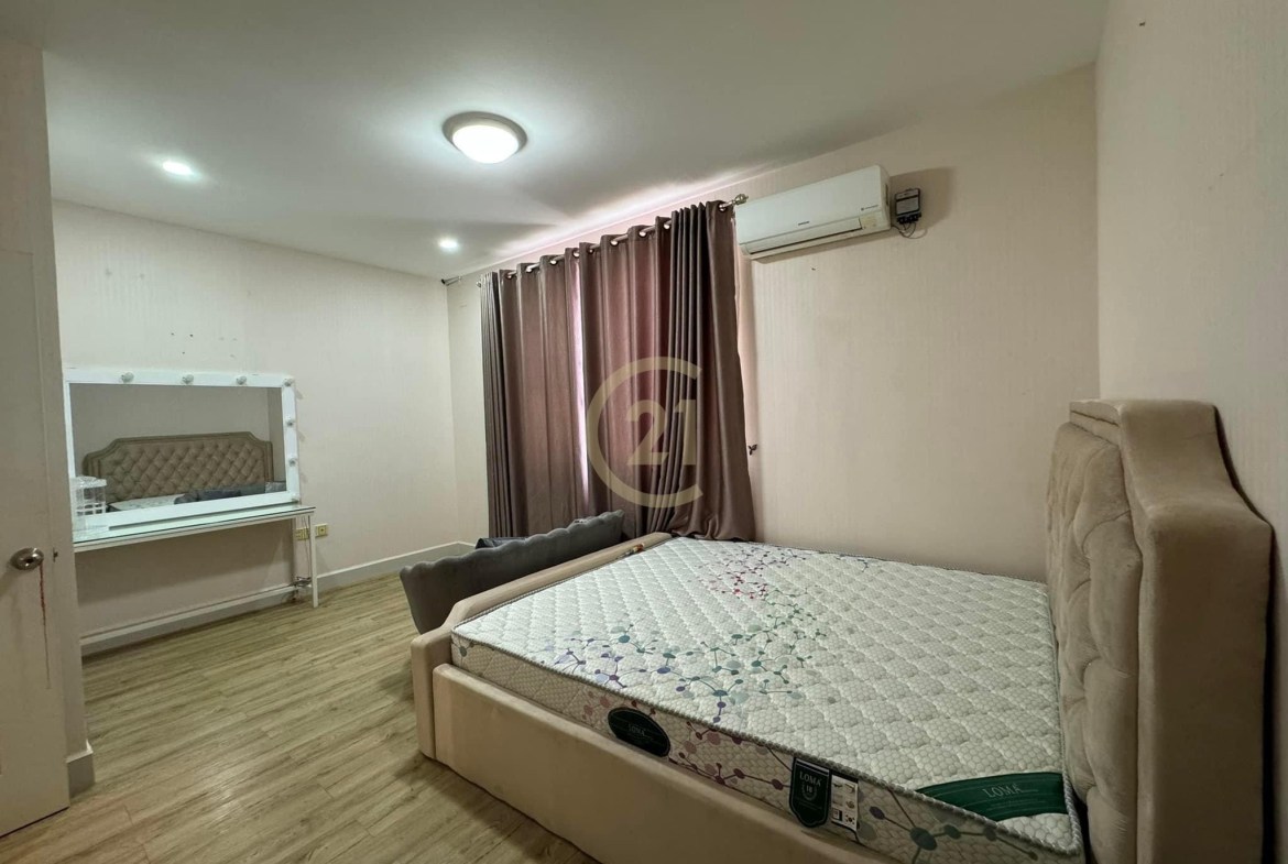 Beautiful Shophouse For Rent Located Peng Hout Beong Snor