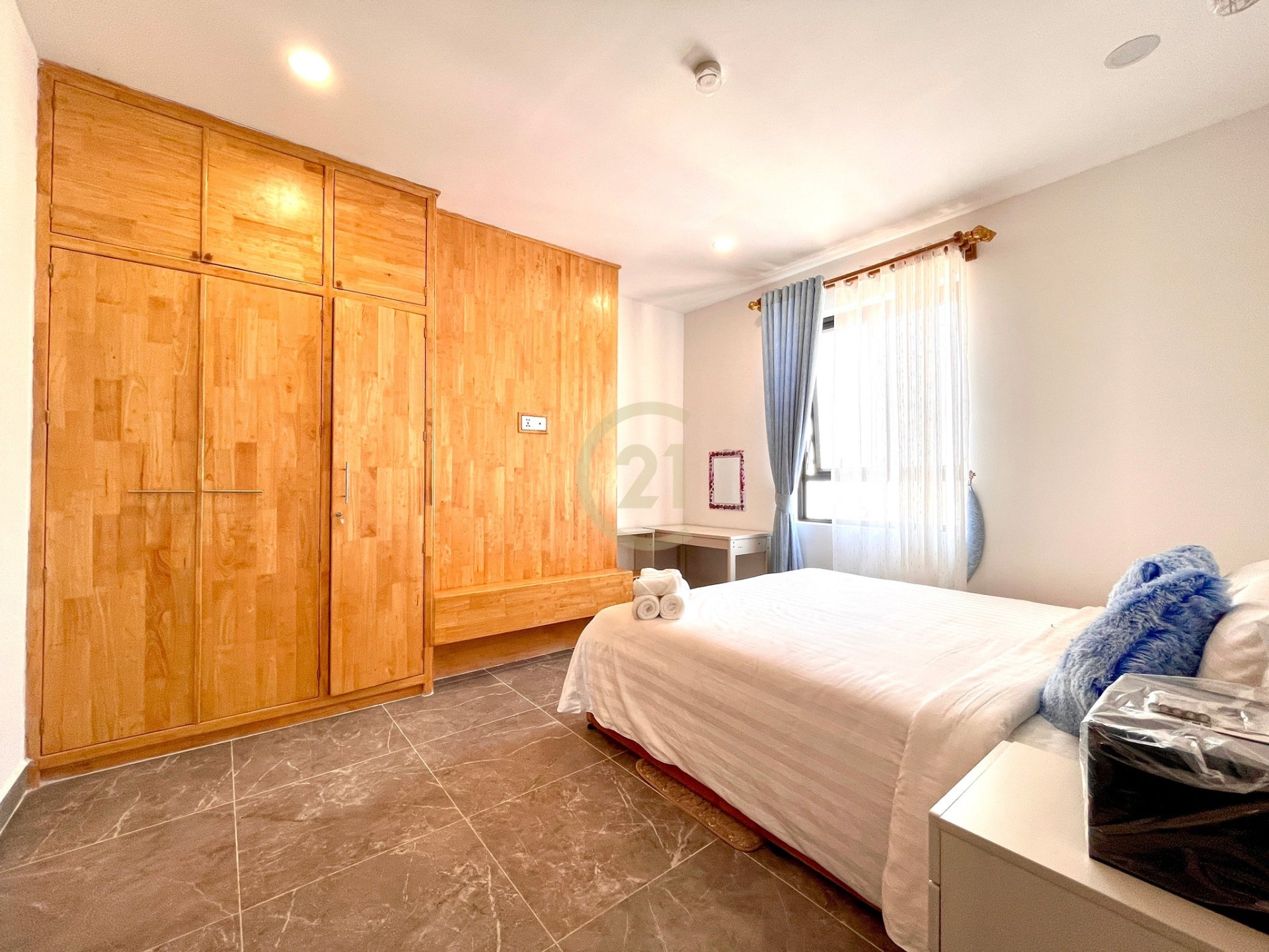 Luxury Two bedroom for rent at Toul Tom Poung