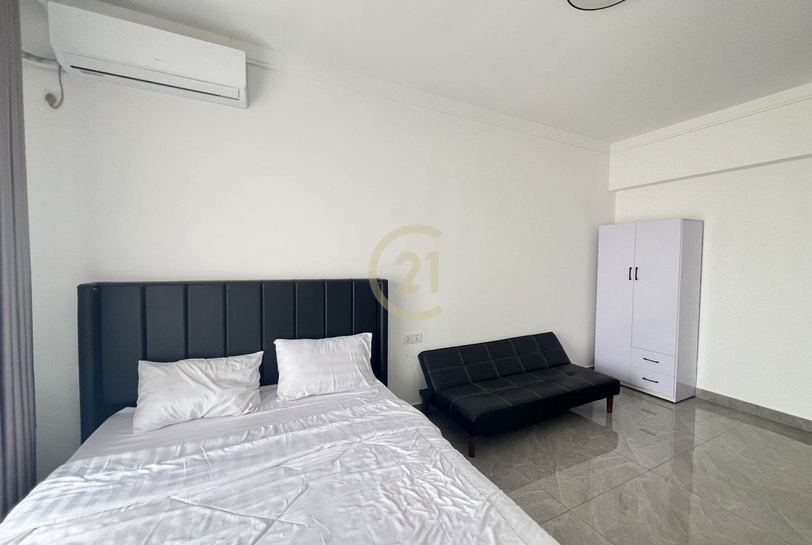 brand new studio room for rent at Riverside