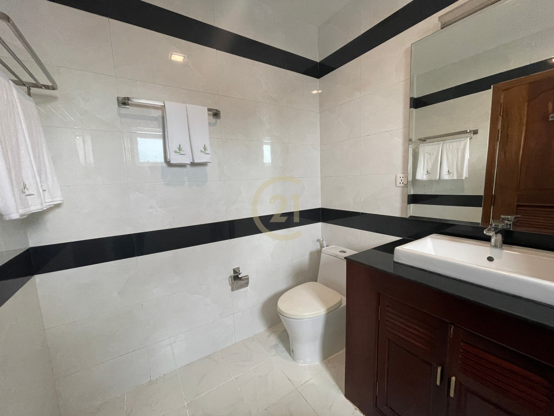 Spacious 2 Bedroom Available BKK3