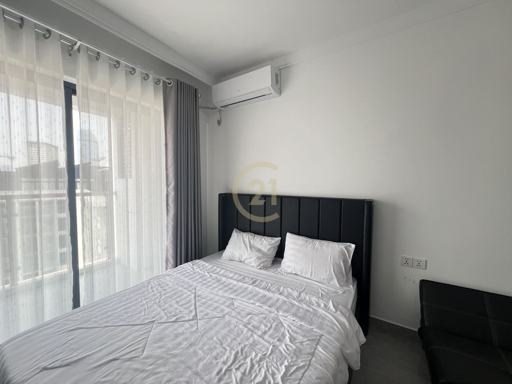 brand new studio room for rent at Riverside