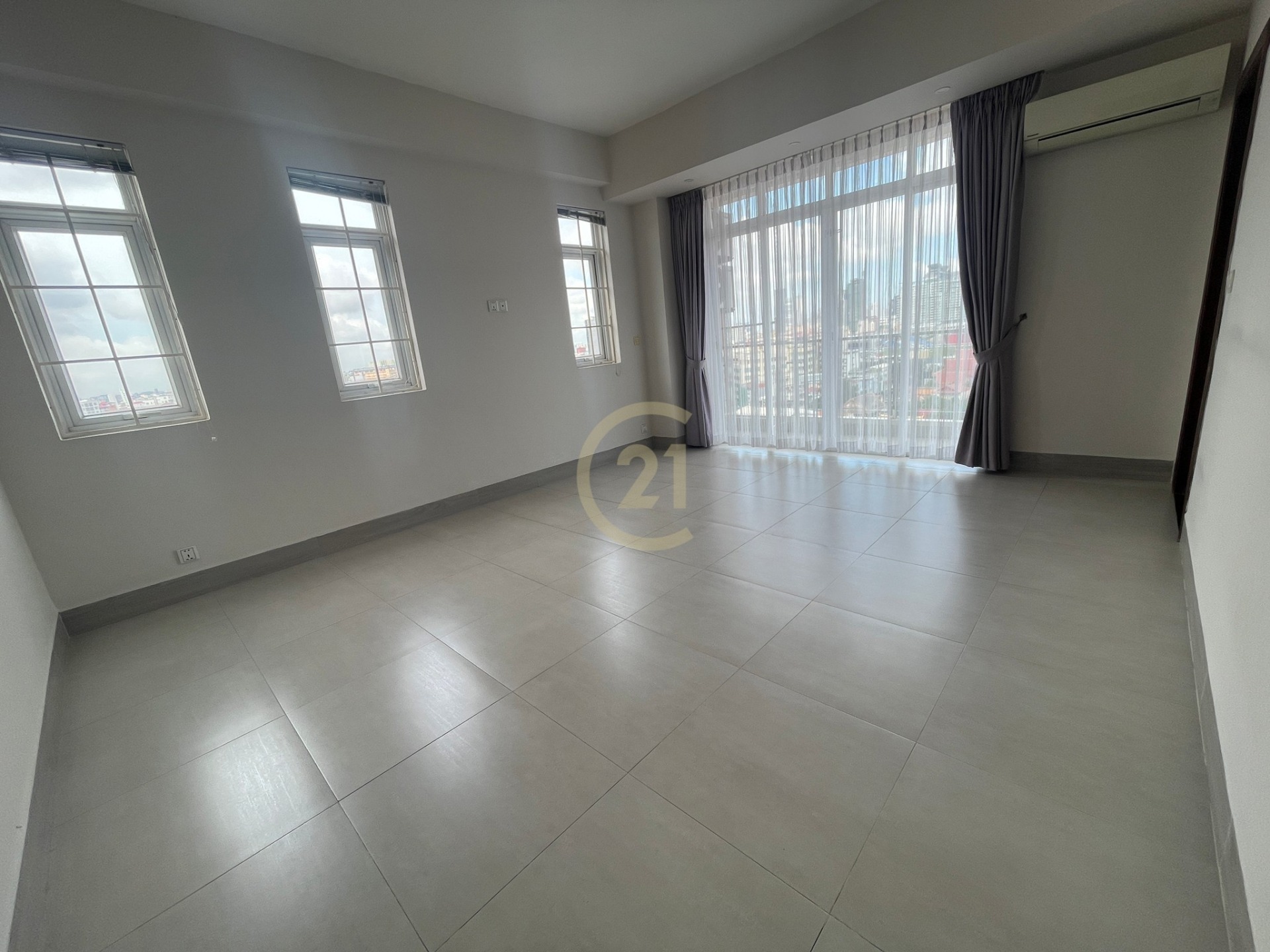 Spacious 3 Bedroom Available Olympic Area