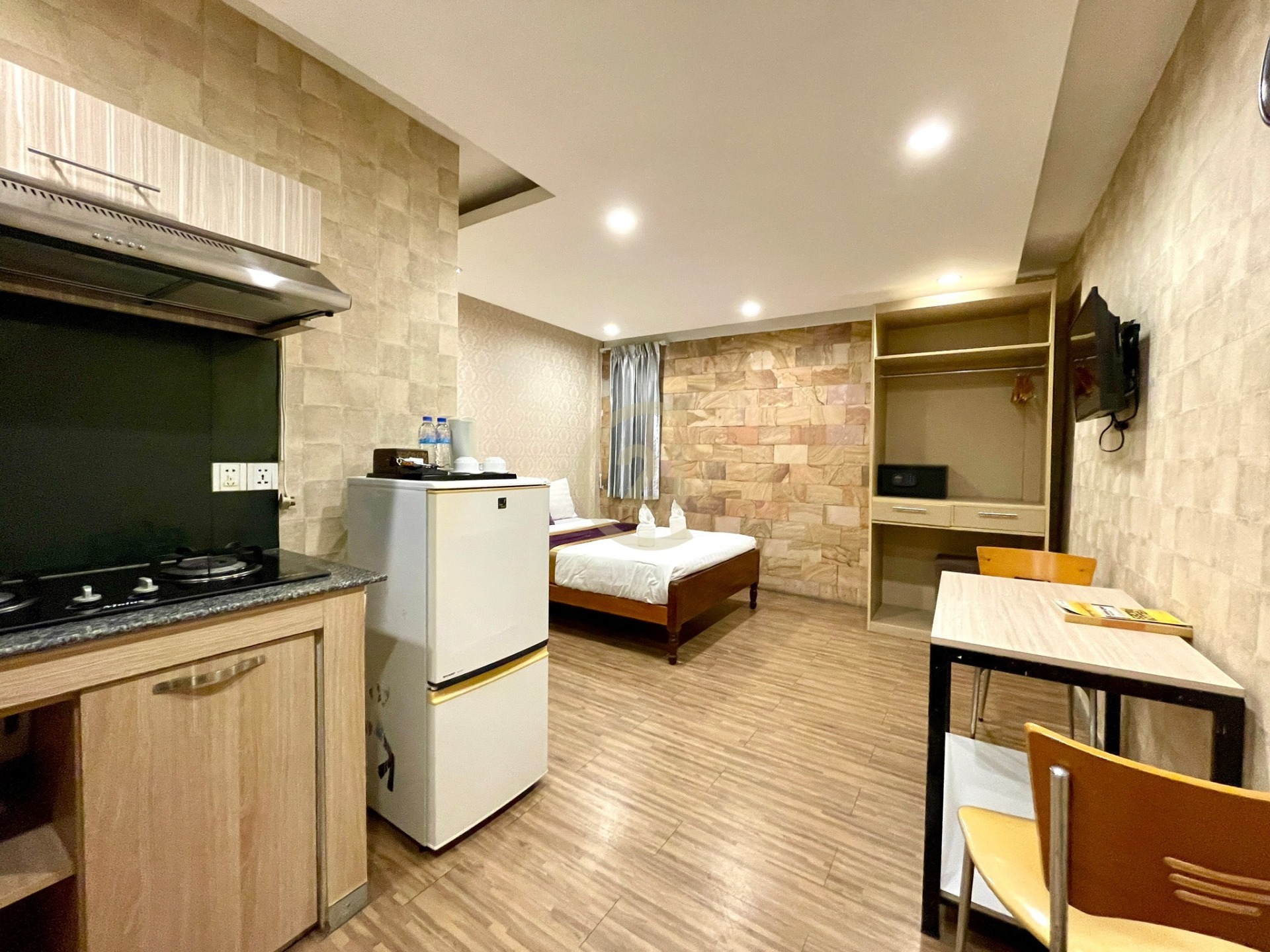 Modern studio room for rent at BKK2
