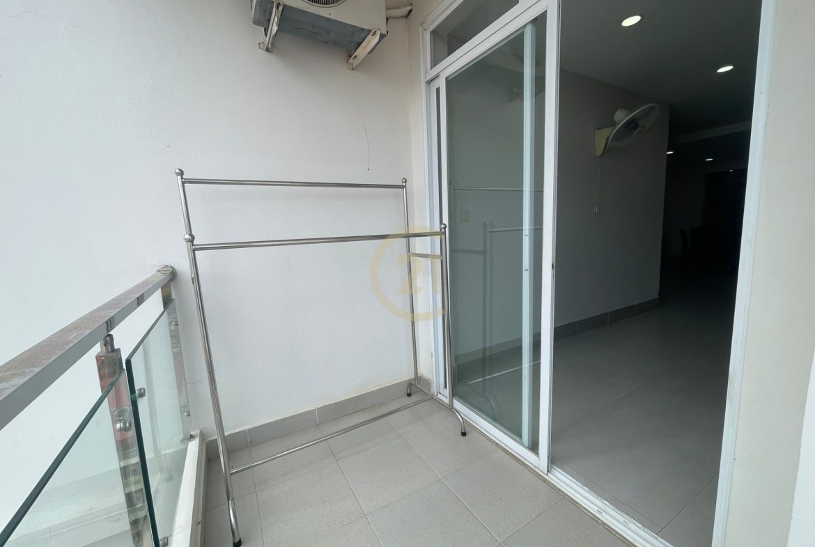 Spacious 3 Bedroom Available Olympic Area