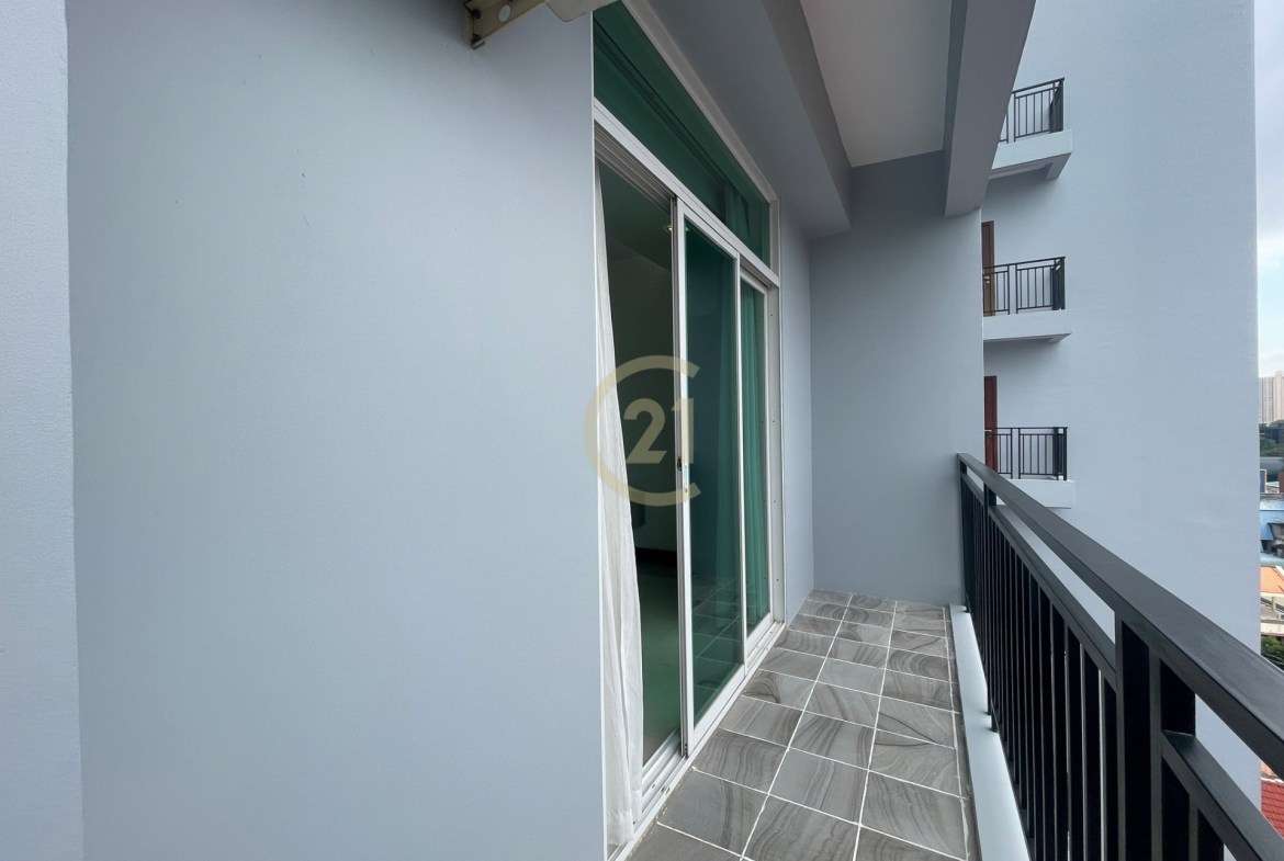 Spacious 2 Bedroom Available BKK3