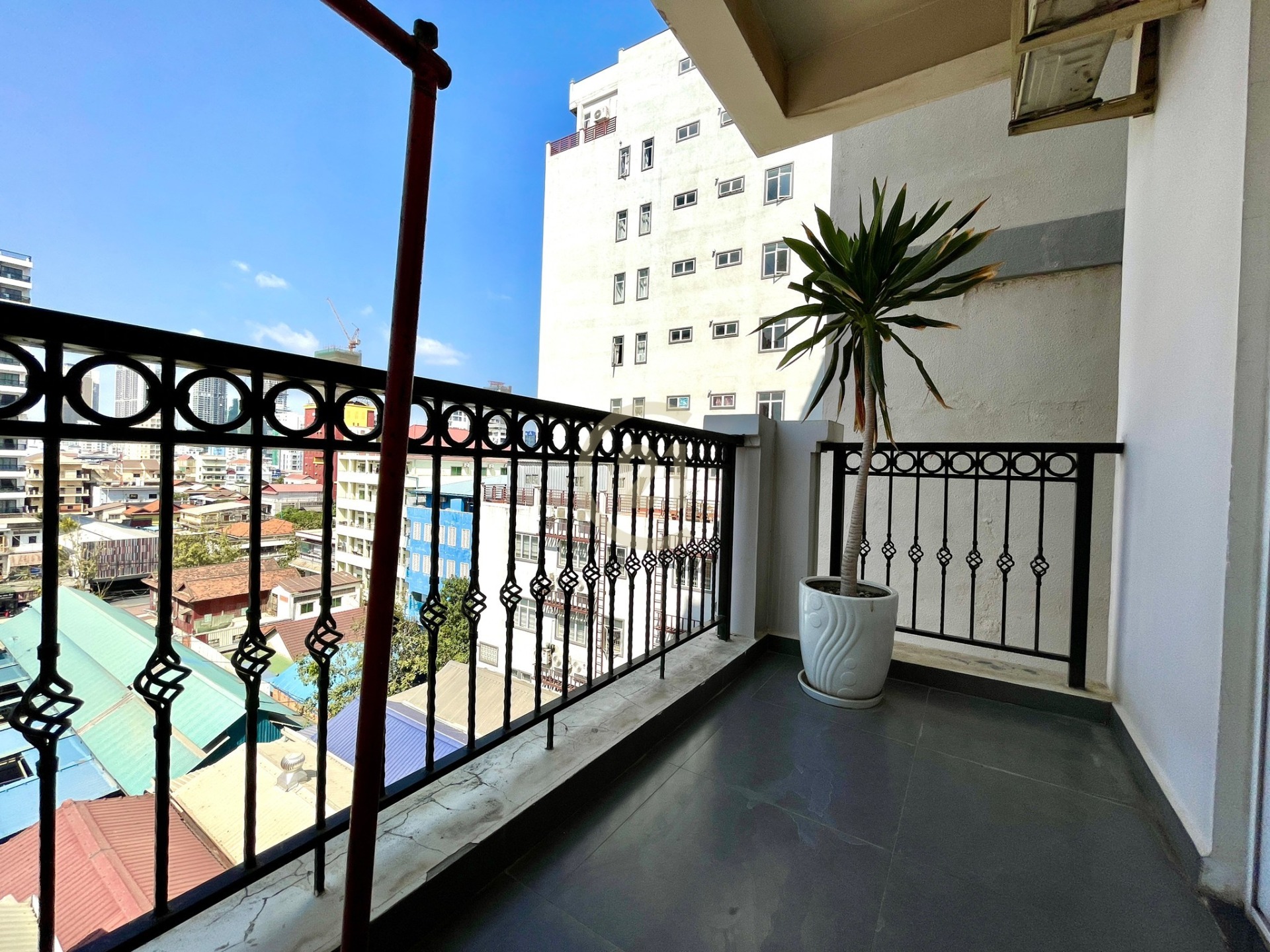 modern one bedroom for rent at toul tom poung