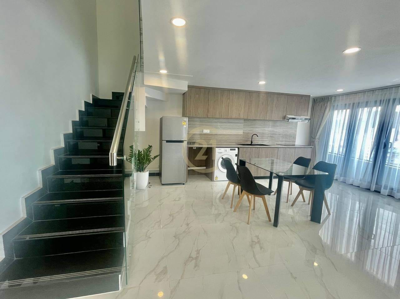 Luxury three bedroom for rent with fully furniture