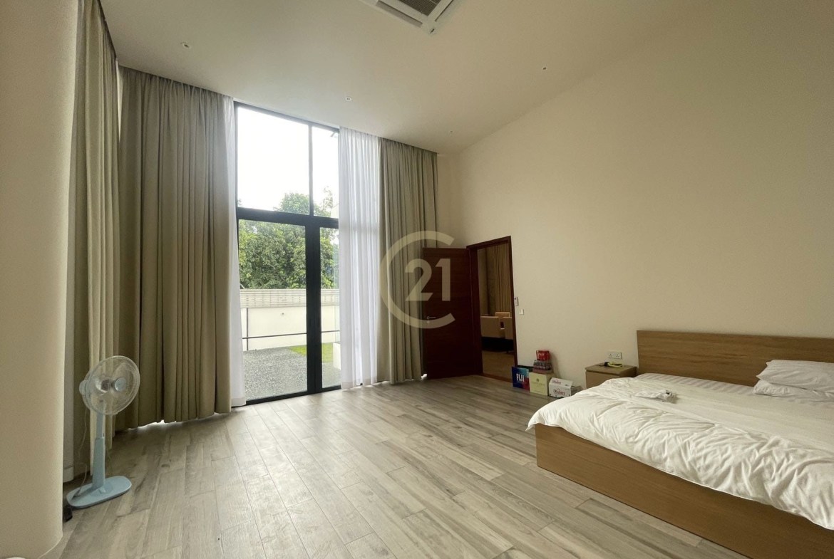 Luxury villa for sale on road 1 with fully furniture