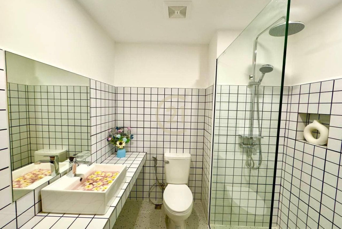 Service Apartment 2 Bedroom For Rent Located BKK1