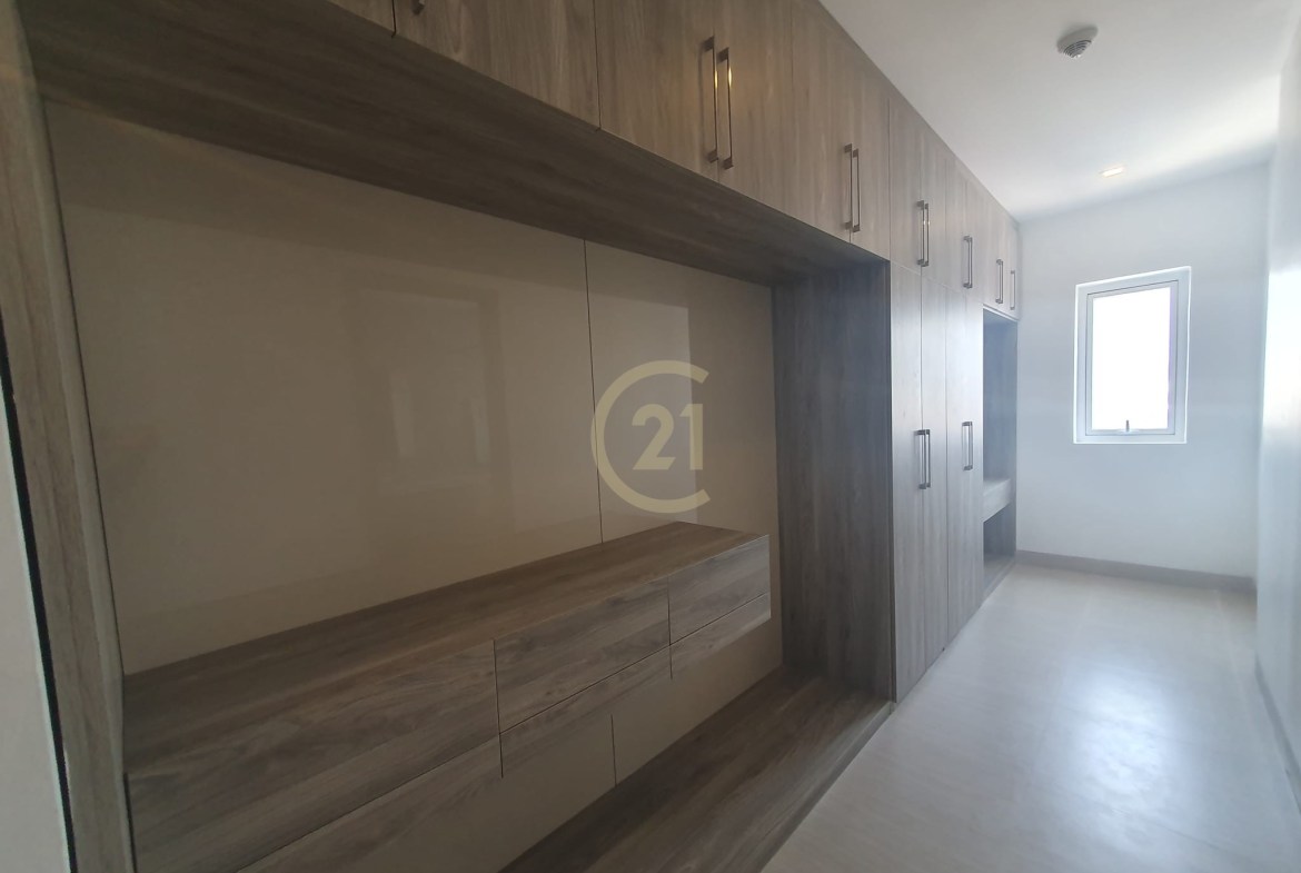 Beautiful 3 bedrooms Penthouse With Fully Furnished (TTP)