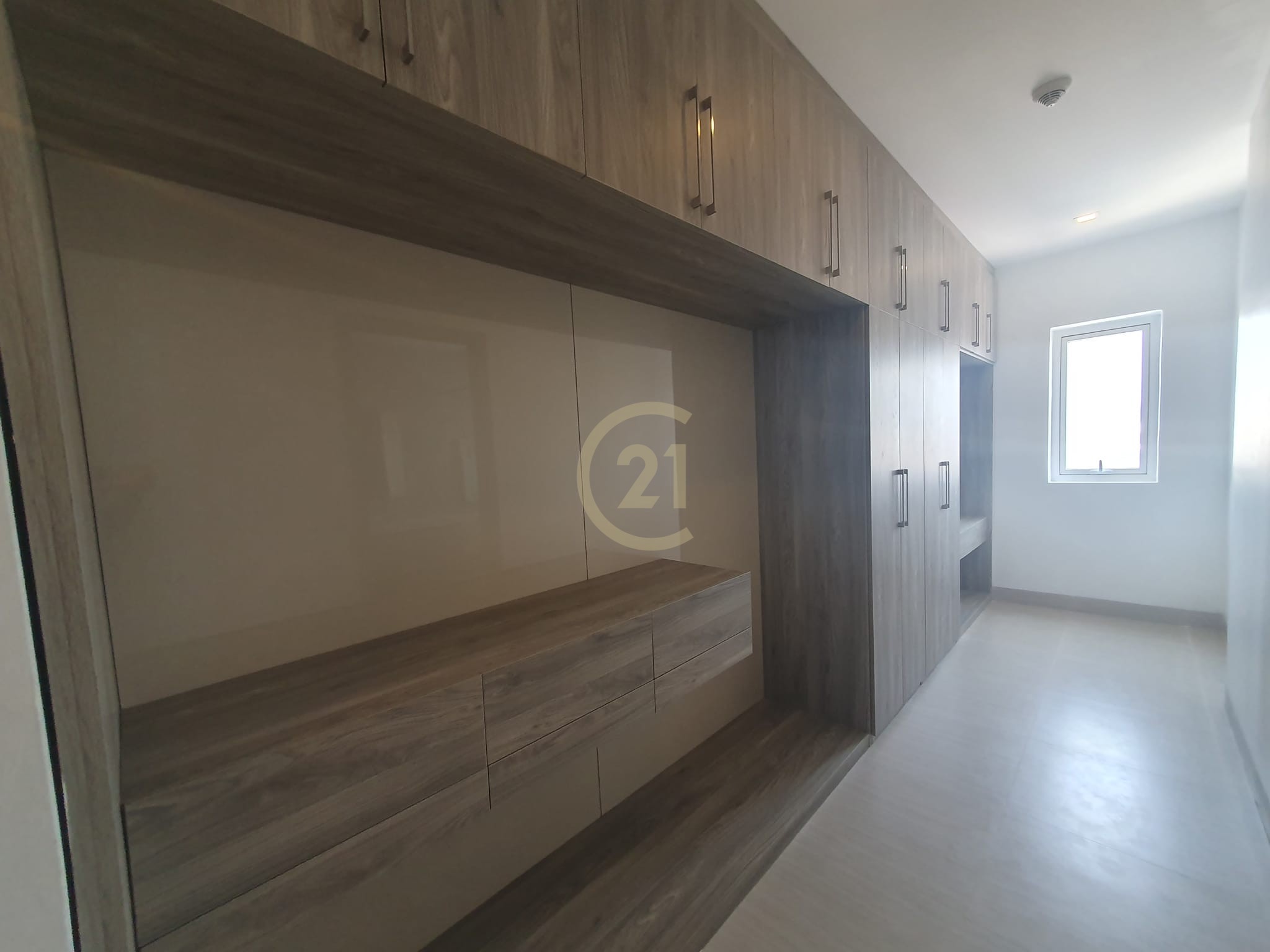 Beautiful 3 bedrooms Penthouse With Fully Furnished (TTP)