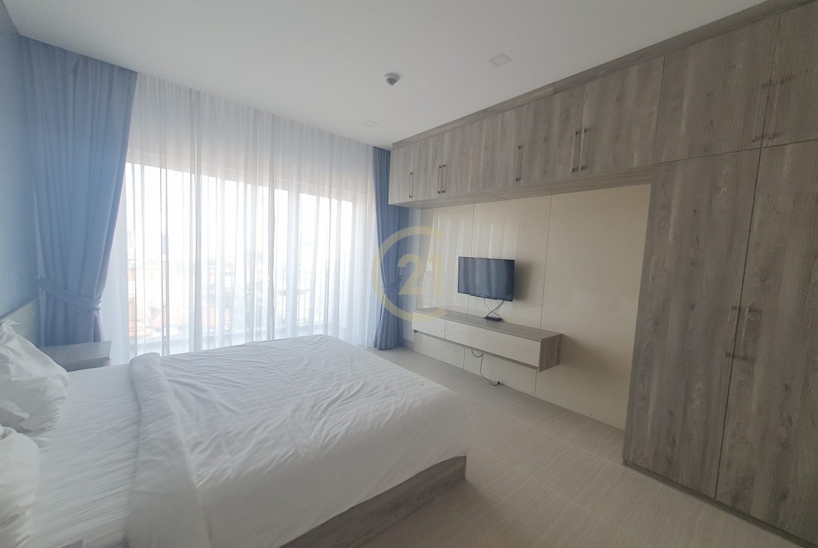 Beautiful 3 bedrooms Penthouse With Fully Furnished (TTP)